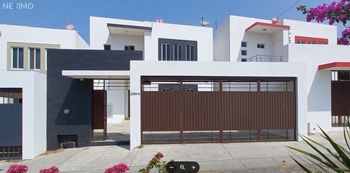 NEX-172522 - Casa en Renta, con 3 recamaras, con 2 baños, con 1 medio baño, con 232 m2 de construcción en Residencial Los Olivos, CP 28017, Colima.